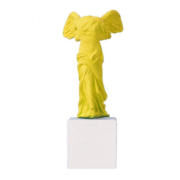 SOPHIA Statue Nike M Jaune